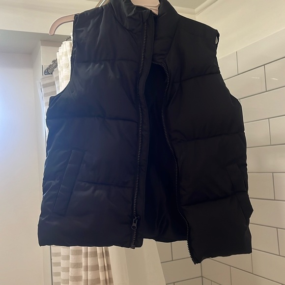 Kids Puffer Vest Size M (8)⬛️ ‼️PRICE DROP‼️ - Picture 1 of 3